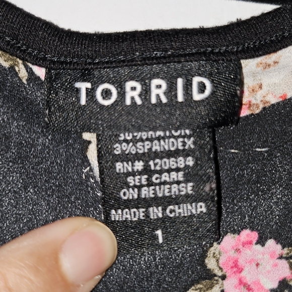 Loose fitting, sheer skeleton top by Torrid, Size 1 - Picture 4 of 4